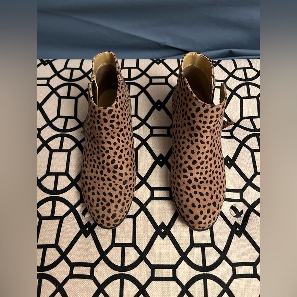 Cat & Jack; size 4; smoke free home; NEVER WORN -grew out of them before wearing